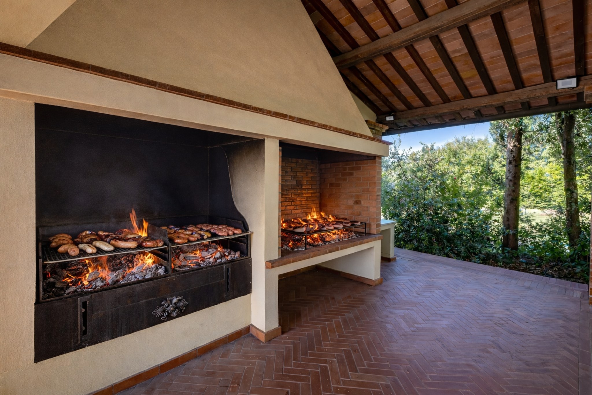 Villa Cerretello outdoor barbecue area