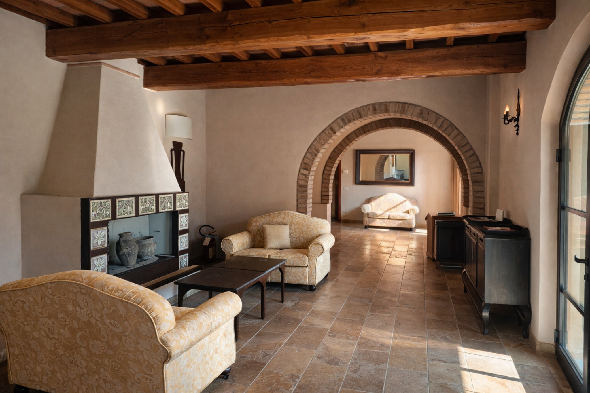 Villa Piaggetta hallway dining area