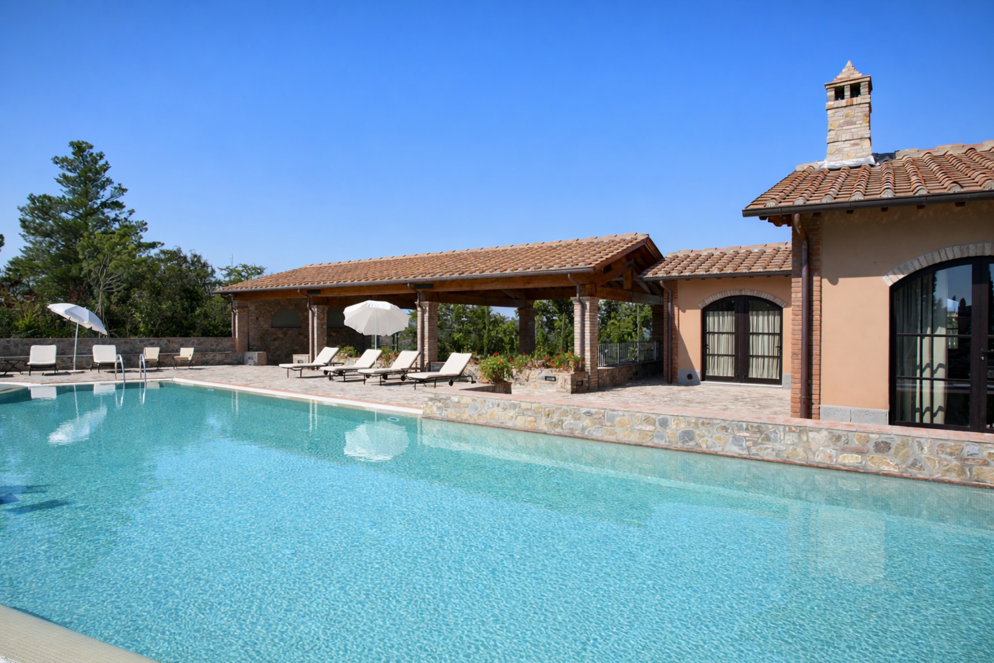 Villa Piaggetta poolside curve