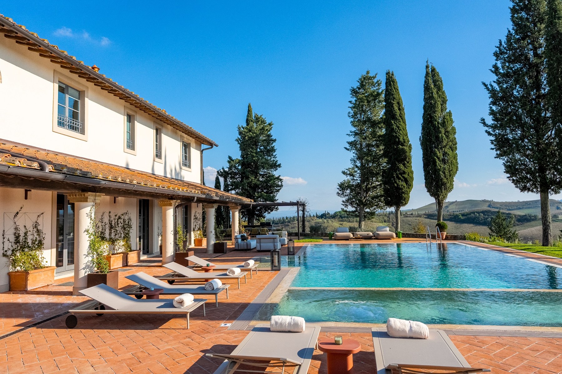 Villa Vignola swimming pool with countryside view