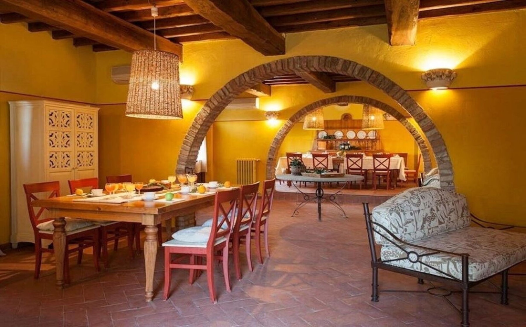 Villa Vignola indoor dining room