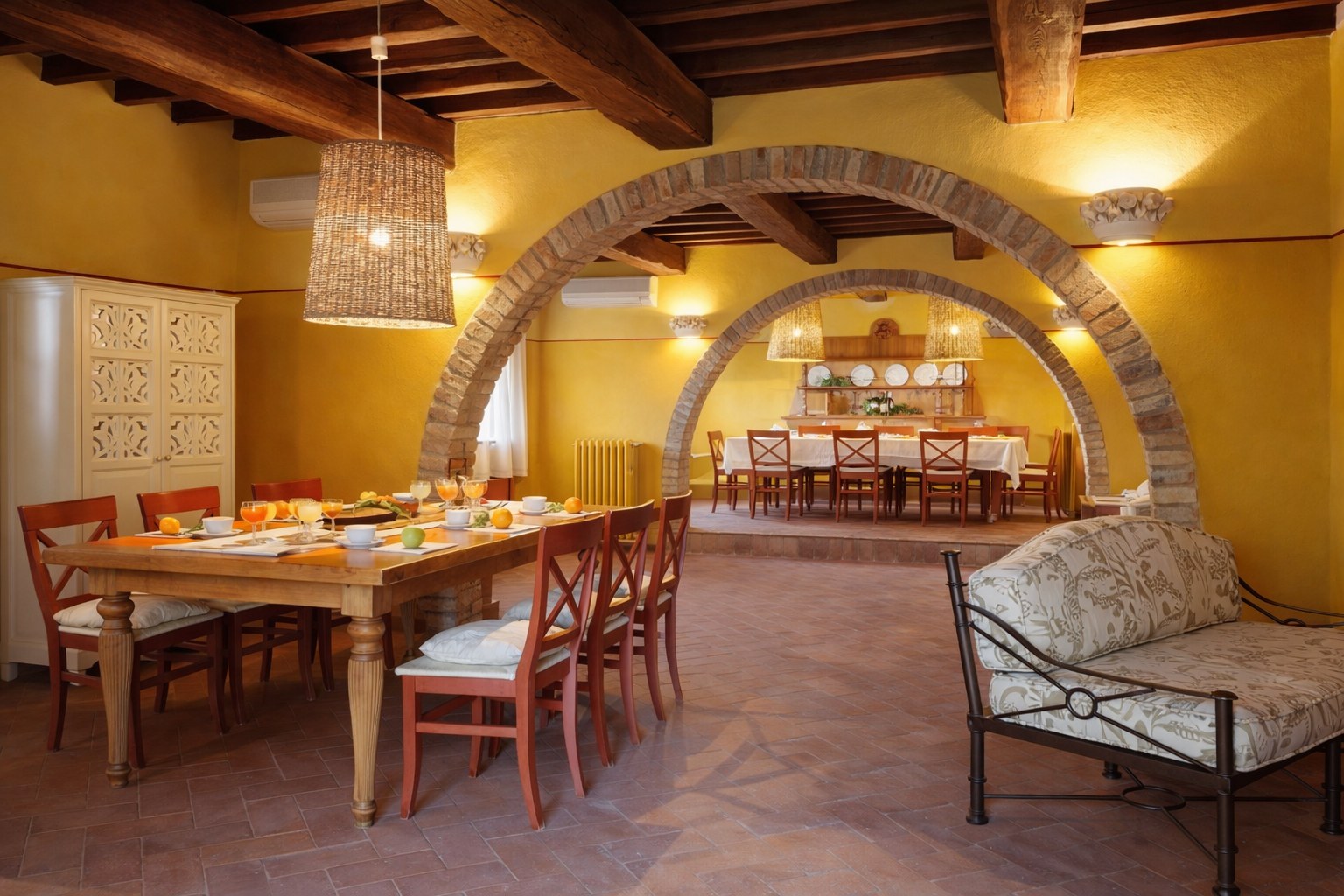Villa Vignola kitchen and dining area